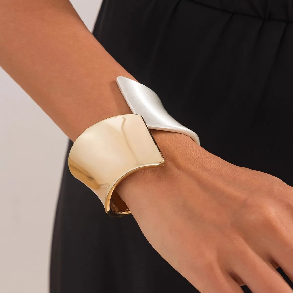 Irregular Geometric Bracelet Match With Accessories