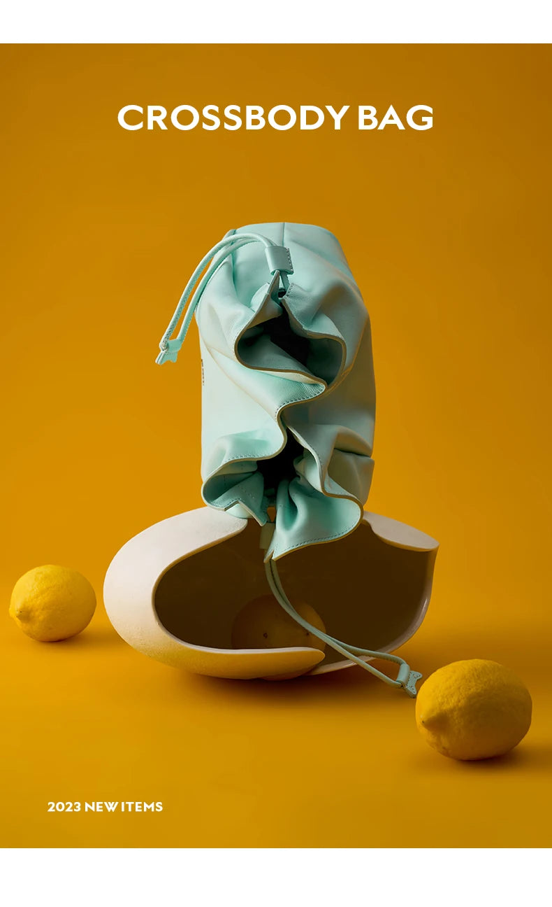 BUCKET HANDBAGS