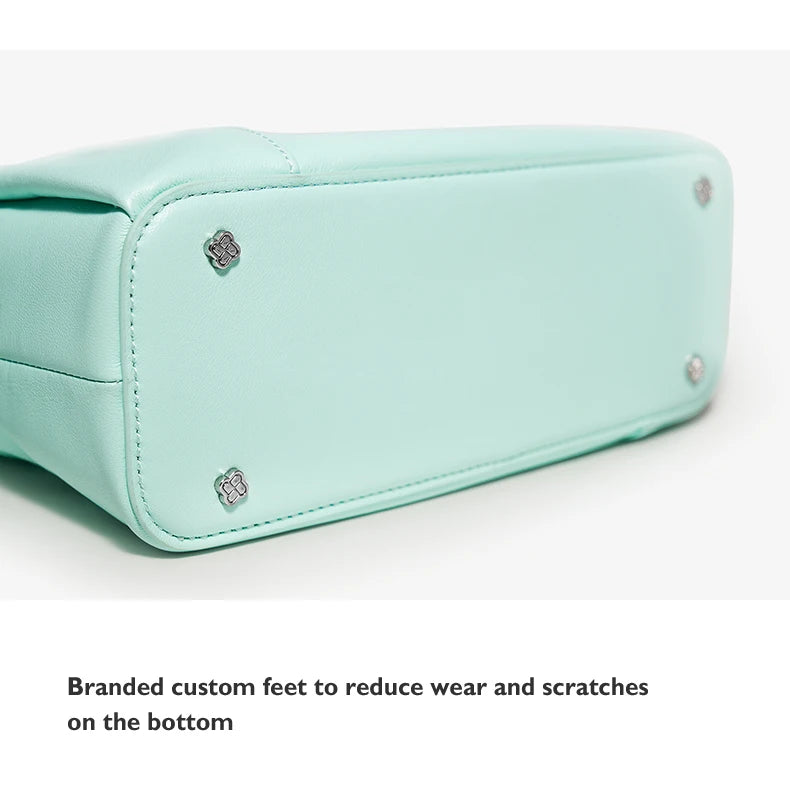BUCKET HANDBAGS