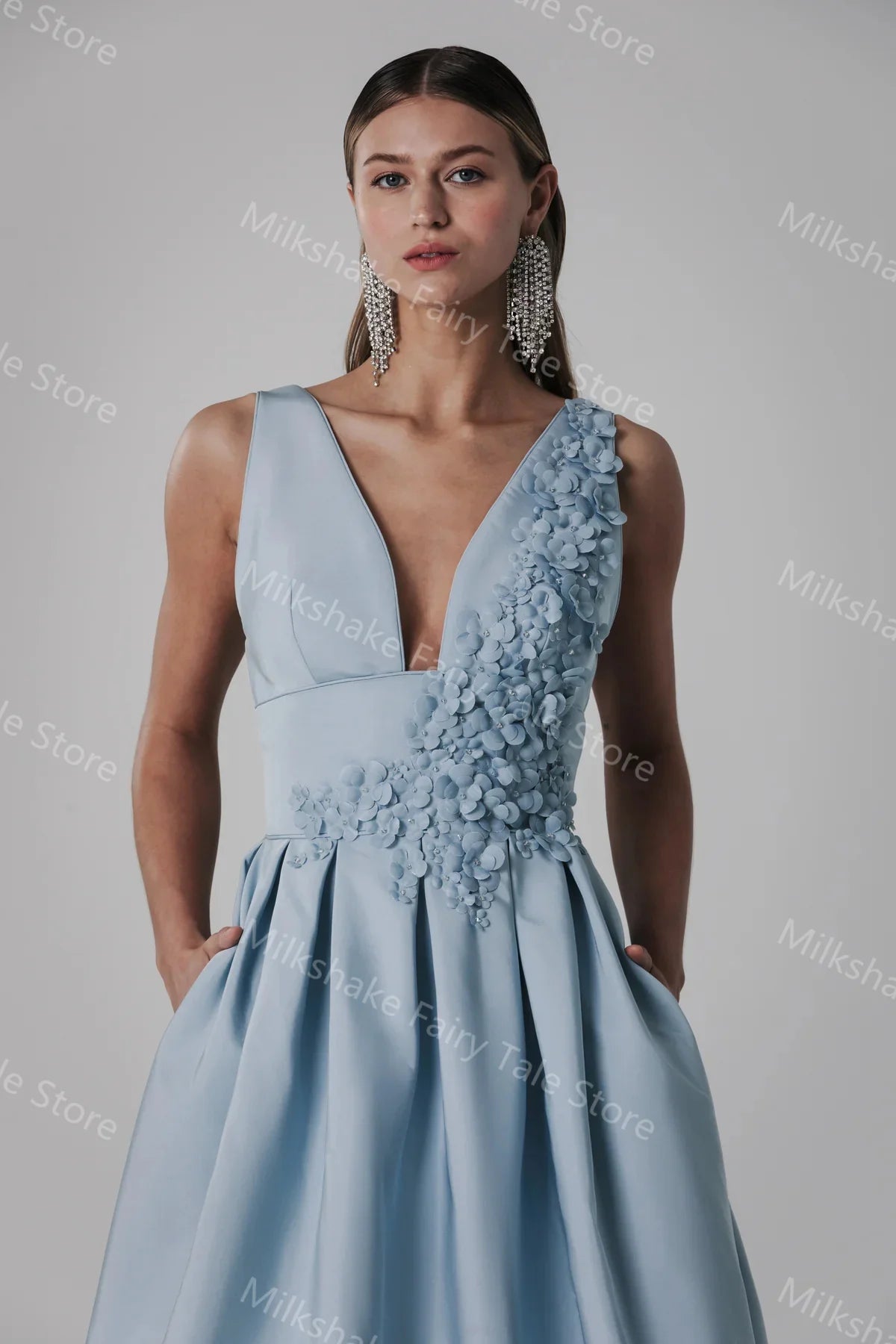 V Neck Floral Appliqués Sleeveless Gowns