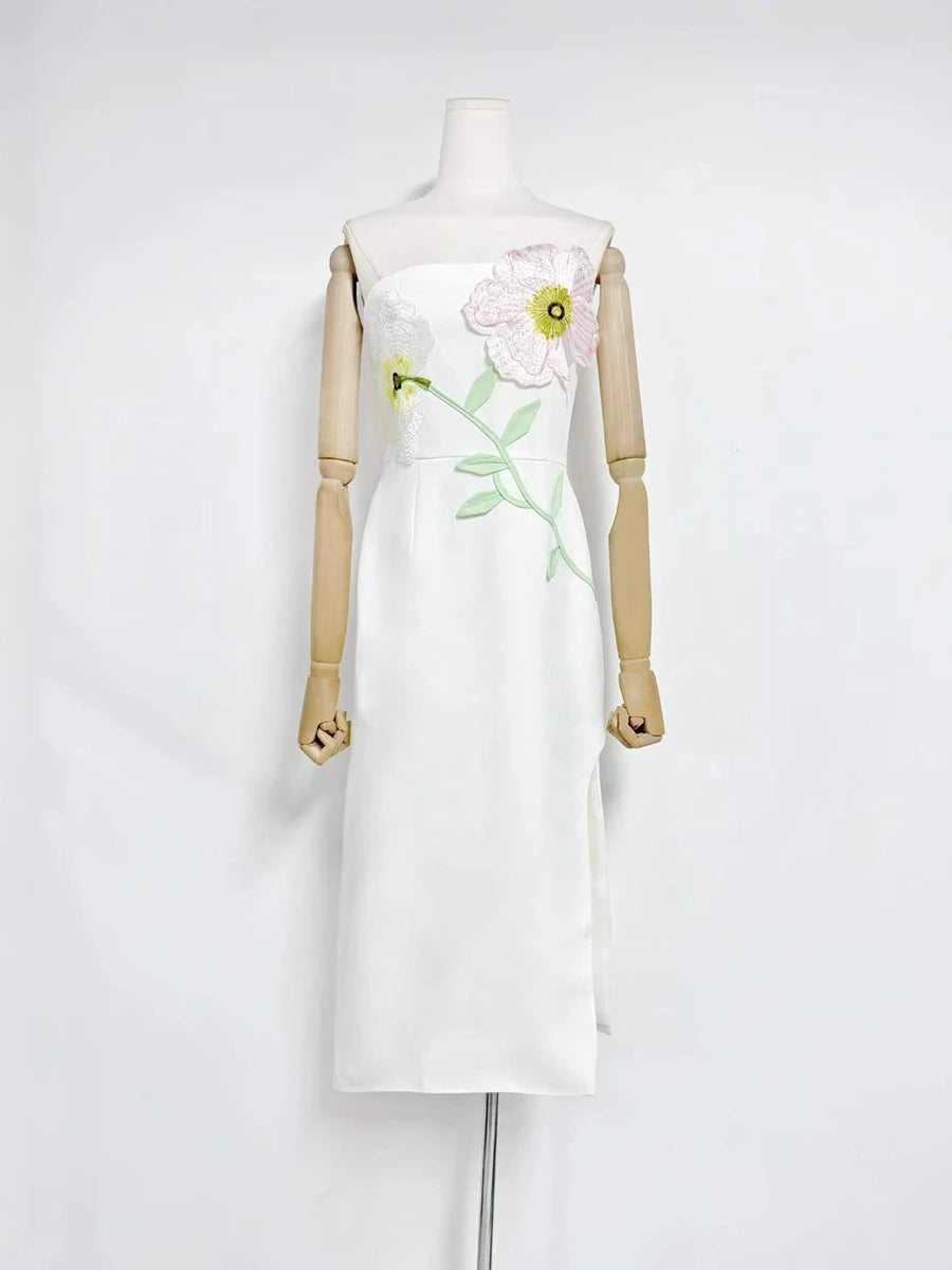 Spliced Appliqués Slimming Dresses