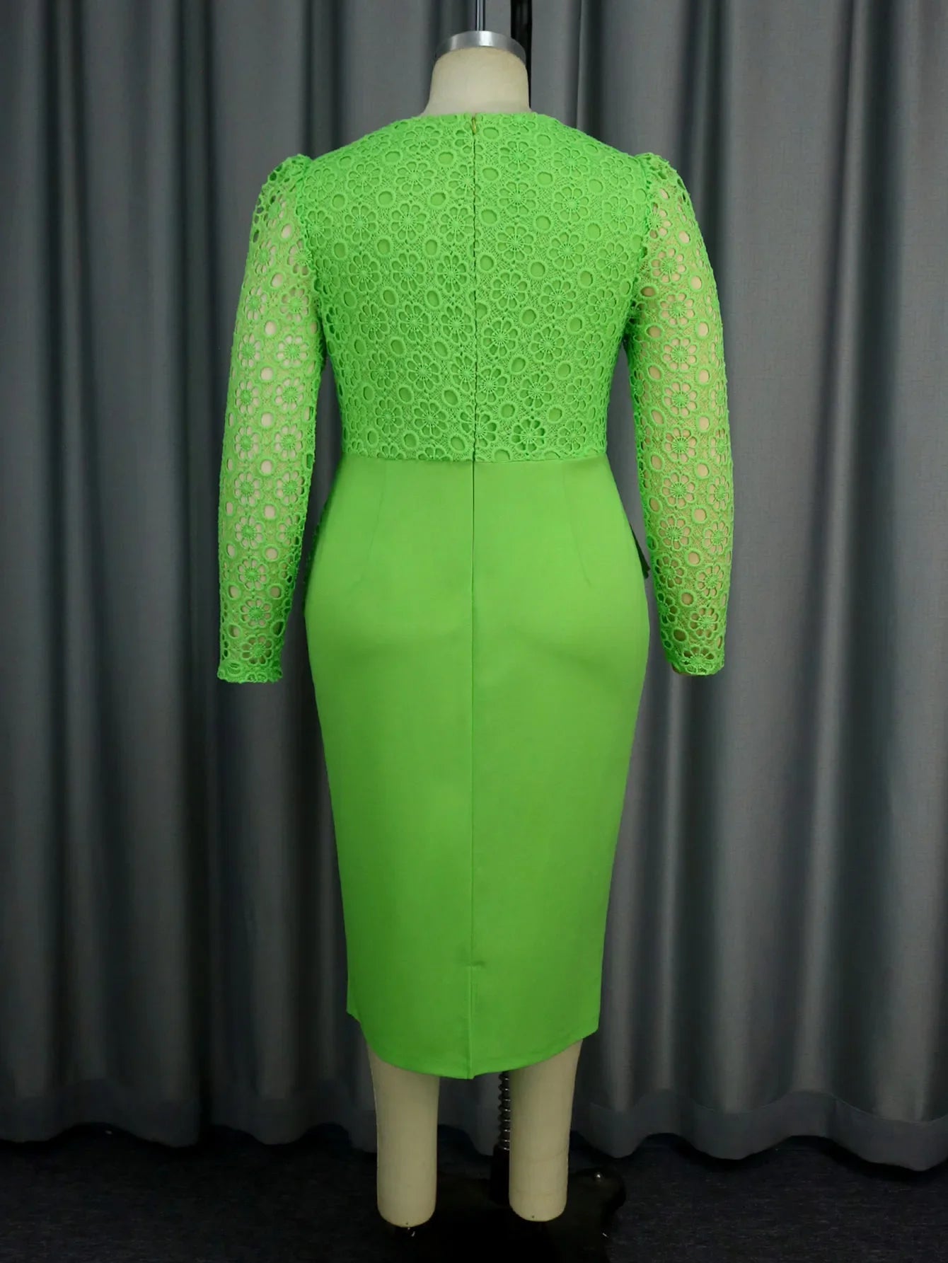 Plus Size Green Lace Hollow Out Midi Dress